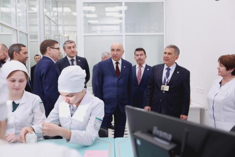 Ректор КФУ и Президент Татарстана открыли новый учебно-лабораторный корпус Института фундаментальной медицины и биологии КФУ