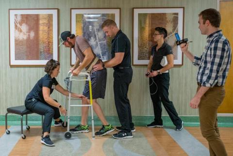 Ученые КФУ совместно с коллегами из США разработали способ восстановления функции самостоятельной ходьбы у пациента с параличом 