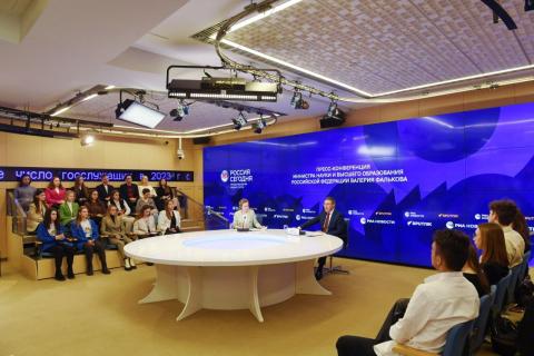 На пресс-конференции В. Фалькова обучающийся КФУ предложил создать студенческий стриминговый ресурс 