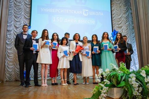 Школьники из Лисичанска получили аттестаты об окончании школы «Университетская» Елабужского института КФУ