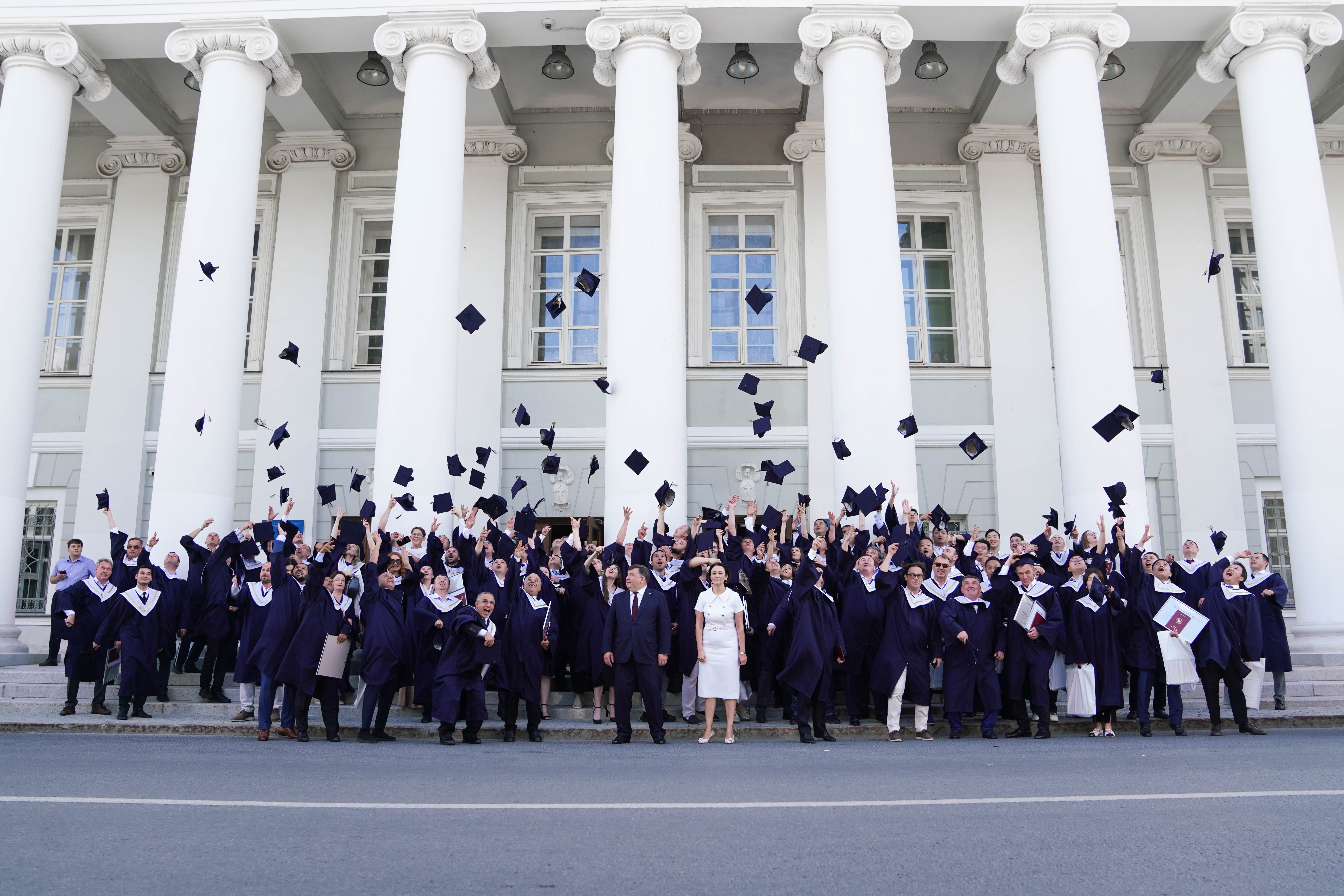 Ректор КФУ вручил дипломы MBA и DBA выпускникам Высшей школы бизнеса |  Медиа портал - Казанский (Приволжский) Федеральный Университет