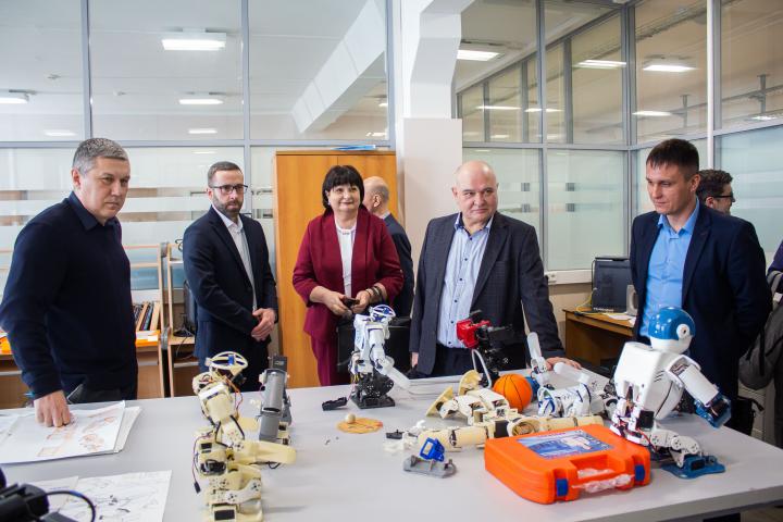 КФУ принял представителей ПАО «Соллерс» | Медиа портал - Казанский ...