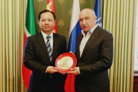 Ректор КФУ встретился с генконсулом Китая в Казани 