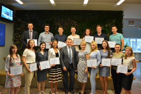 В КФУ состоялось вручение сертификатов о завершении обучения в ВШГМУ членам Молодежного Правительства РТ 