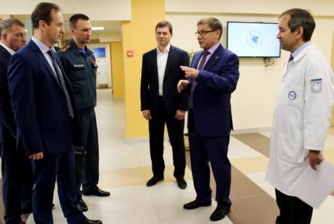 Представители МЧС России ознакомились с возможностями инновационного медицинского образования КФУ 