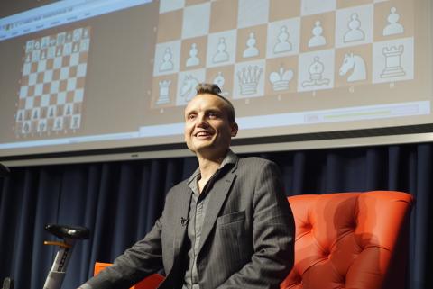 Чемпион мира провел в КФУ уникальный матч по игре в шахматы вслепую 