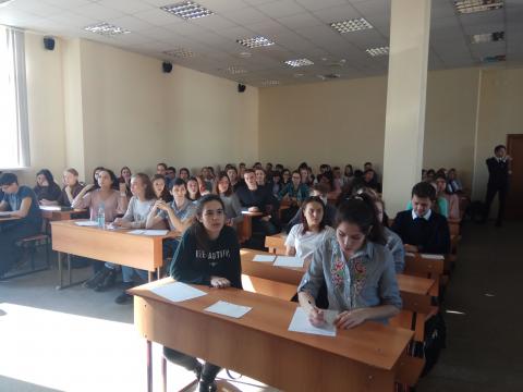 Более 300 студентов и лицеистов написали в КФУ Всероссийский экономический диктант