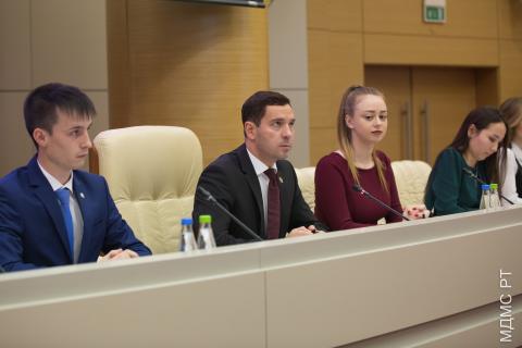 Магистранты КФУ рассказали на брифинге в Кабмине Татарстана о поддержке инициативной молодежи