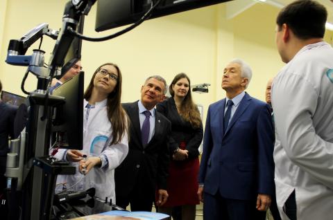 Врио главы Дагестана ознакомился с возможностями биомедицинского кластера КФУ