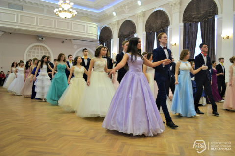 Лицеисты Казанского университета станцевали на Весеннем балу
