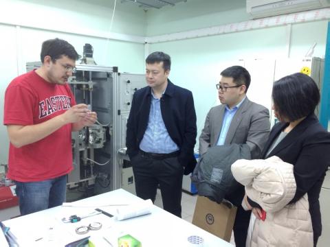 В Институте физики КФУ китайские гости узнали  о создании новых материалов и беспилотных автомобилей 