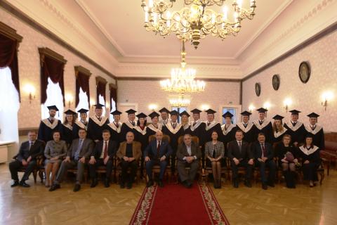 Ректор КФУ вручил дипломы выпускникам Высшей школы бизнеса 