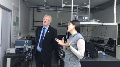 Представитель Университета Западной Австралии посетил Институт физики КФУ