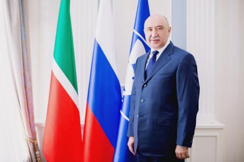 Поздравление ректора КФУ Ильшата Рафкатовича Гафурова с Праздником Весны и труда 