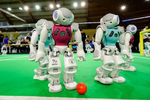 КФУ планирует провести футбольный матч между роботами