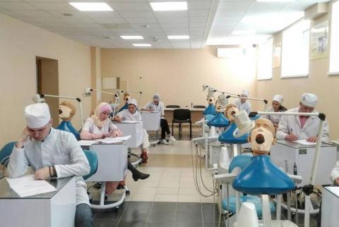 Студенты-стоматологи выпускного курса КФУ успешно прошли первый этап аккредитации