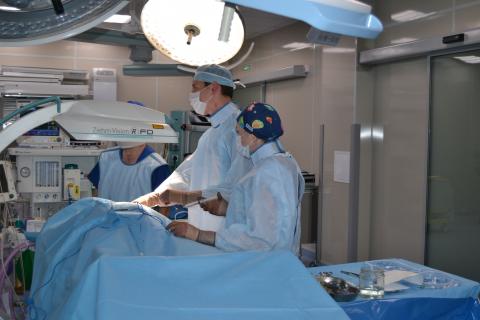 В униклинике КФУ впервые провели операцию по имплантации кардиовертера-дефибриллятора
