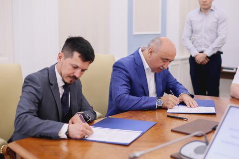Ильшат Рафкатович Гафуров подписал соглашение с благотворительным фондом «Ярдэм» 