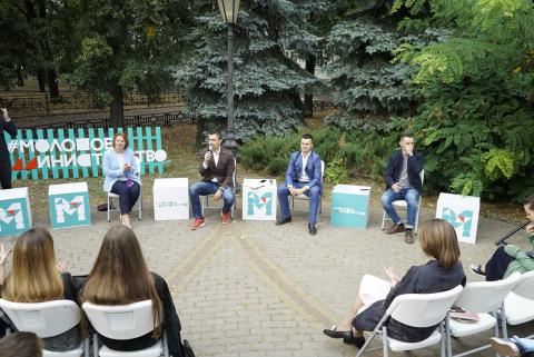 Дамир Фаттахов собрал предложения по трудоустройству молодежи на встрече «14.30» у «сковородки» КФУ