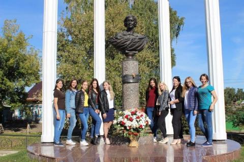 В Елабуге состоялось возложение цветов к мемориалу Марины Цветаевой  