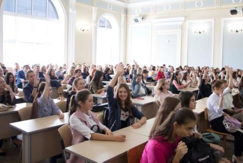 Студентами Института психологии и образования стали около 900 человек 