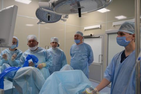 В униклинике КФУ выполнили уникальную операцию методом трансуретеральной лазерной нефролитотрипсии