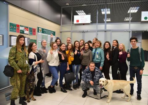 Будущие журналисты совершили пресс-тур на таможенный пост Аэропорт Казань