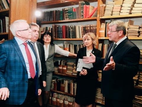 Научную библиотеку КФУ посетили руководители архивной отрасли России и Татарстана 