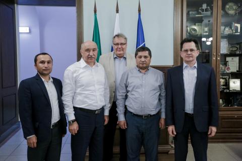Ректор КФУ провел встречу с руководителем Наманганского инженерно-строительного института (Узбекистан)