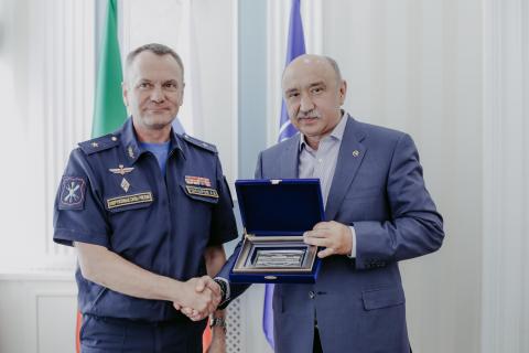 Ректор КФУ провел встречу с представителем Министерства обороны РФ
