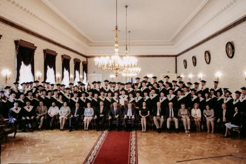 Ректор КФУ вручил дипломы выпускникам Высшей школы бизнеса