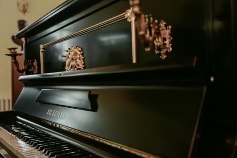 Ильшат Рафкатович Гафуров подарил фортепиано Музею истории Казанского университета 