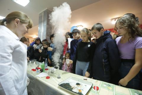 Более 400 школьников посетили образовательный интенсив КФУ в Апастово 