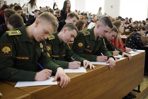 Акцию КФУ «Диктант по английскому языку» поддержали 300 учебных заведений России