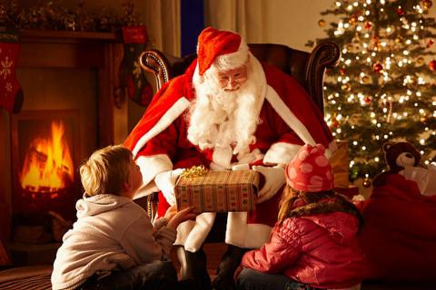 Детский психолог рассказала, почему важно верить в подарки, принесенные Дедом Морозом