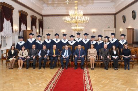 Ректор КФУ вручил дипломы MBA выпускникам Высшей школы бизнеса
