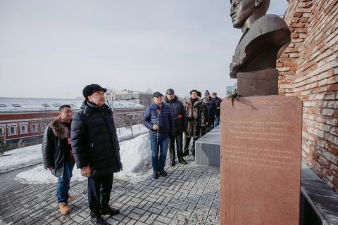 Ректор КФУ возложил цветы к памятнику Мусе Джалилю
