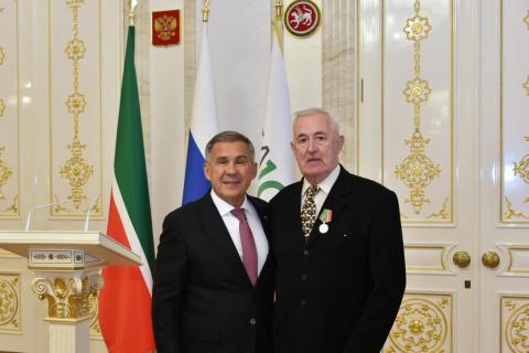 Рустам Минниханов вручил медаль ордена «За заслуги перед Республикой Татарстан» профессору КФУ
