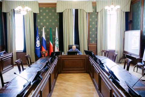 Ректор КФУ провел дистанционное совещание с руководящим составом вуза 