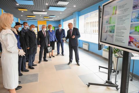 Университетскую школу КФУ посетил Президент РТ Рустам Минниханов