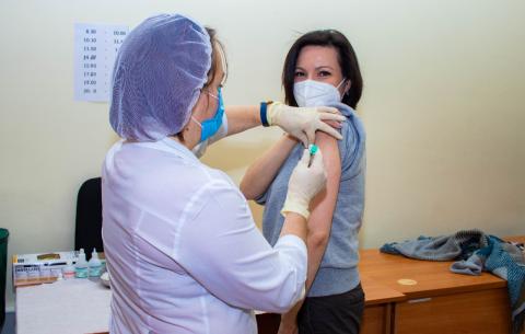 С начала вакцинации в главном здании КФУ привились от гриппа свыше 500 сотрудников