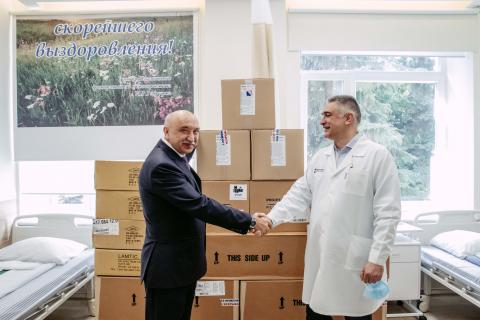 Ректор КФУ передал Медико-санитарной части ультрасовременные аппараты ИВЛ