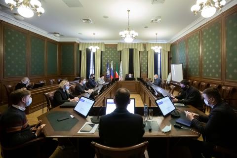 Ректор КФУ провел рабочую встречу с представителями ИУЭФ 