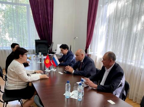 Ректор КФУ встретился с руководителем Дипломатической академии МИД Киргизской Республики