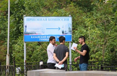 Экзамены для иностранных граждан начались в Казанском университете