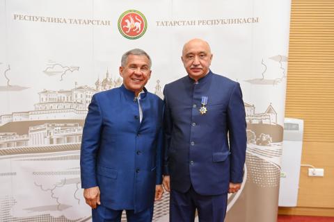 Президент Республики Татарстан вручил ректору КФУ орден «Дуслык»