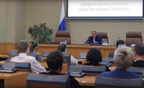 Студенты КФУ задали вопросы Рустаму Минниханову