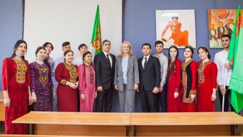  Со студентами Елабужского института встретился генконсул Туркменистана в Казани 