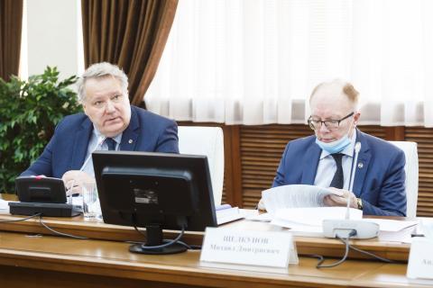 Врио ректора КФУ Дмитрий Таюрский провел заседание Ученого совета