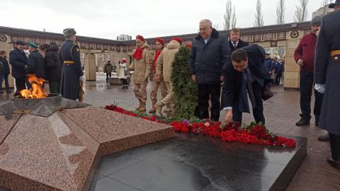 Представители Казанского университета возложили цветы к Вечному огню